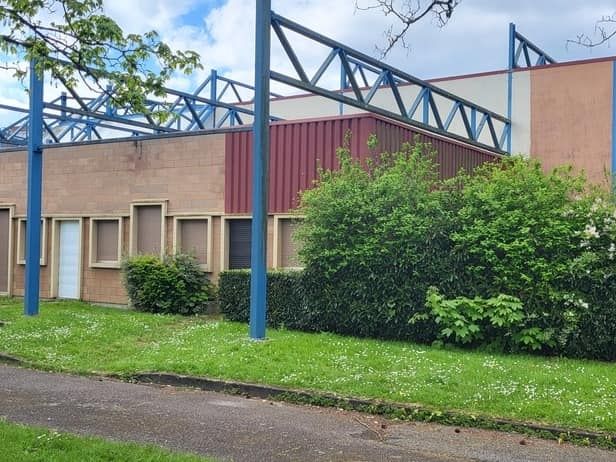 Vente entrepôts 1740 m² non divisibles