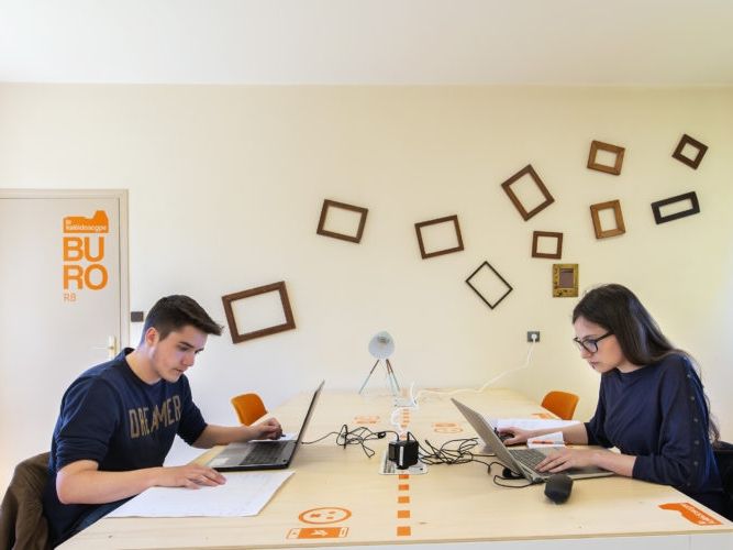 Location centre d'affaires 50 m² non divisibles