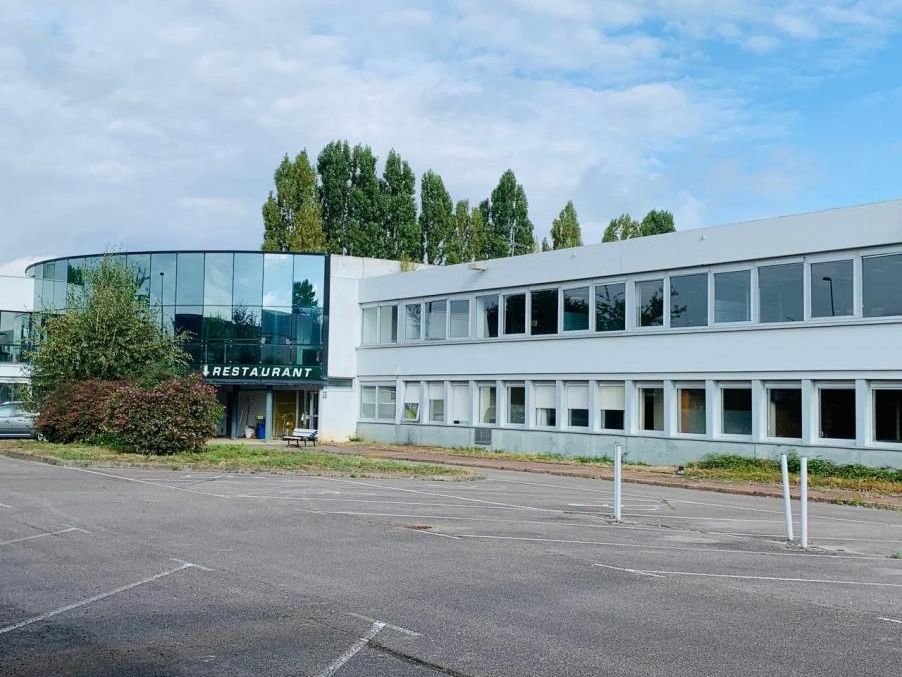 Location entrepôts 25000 m² non divisibles