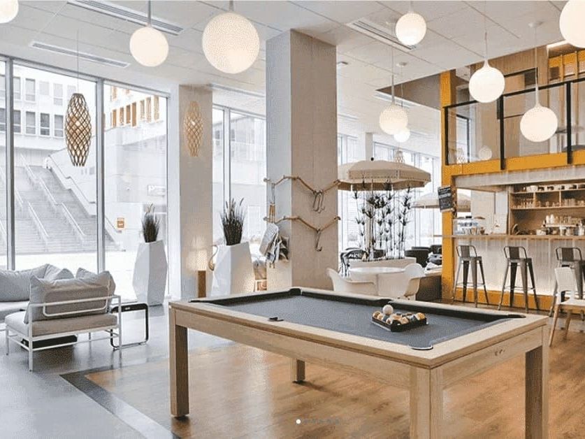 Location centre d'affaires 2300 m² non divisibles