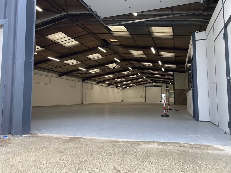 Location entrepôts 432 m² non divisibles