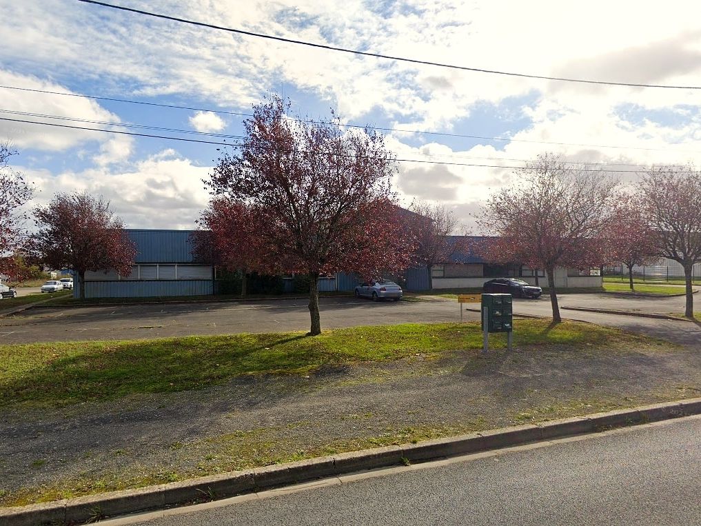 Location entrepôts 4000 m² non divisibles