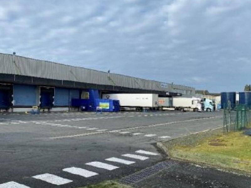 Location entrepôts 22800 m² non divisibles