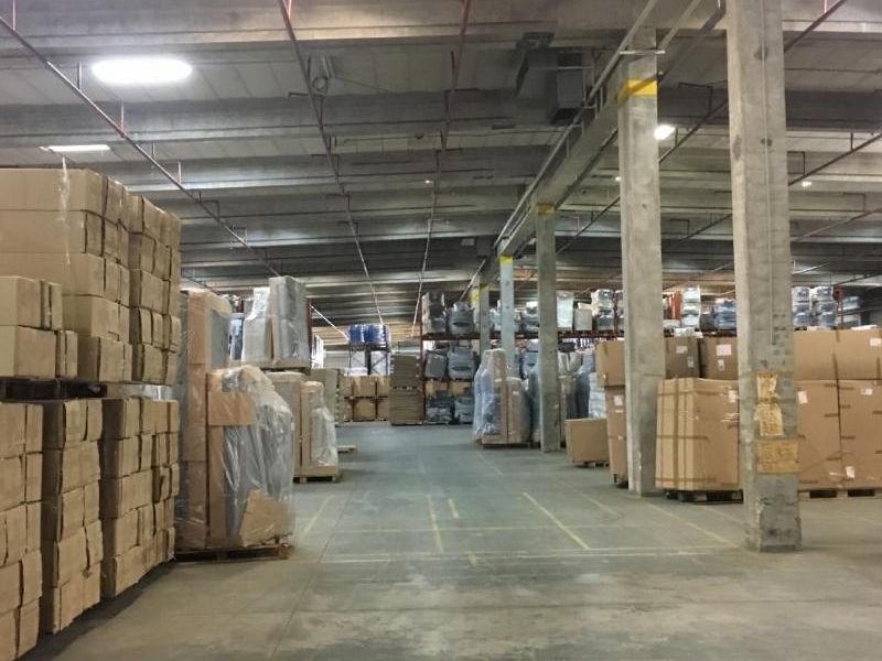 Location entrepôts 10000 m² divisibles à partir de 165 m²
