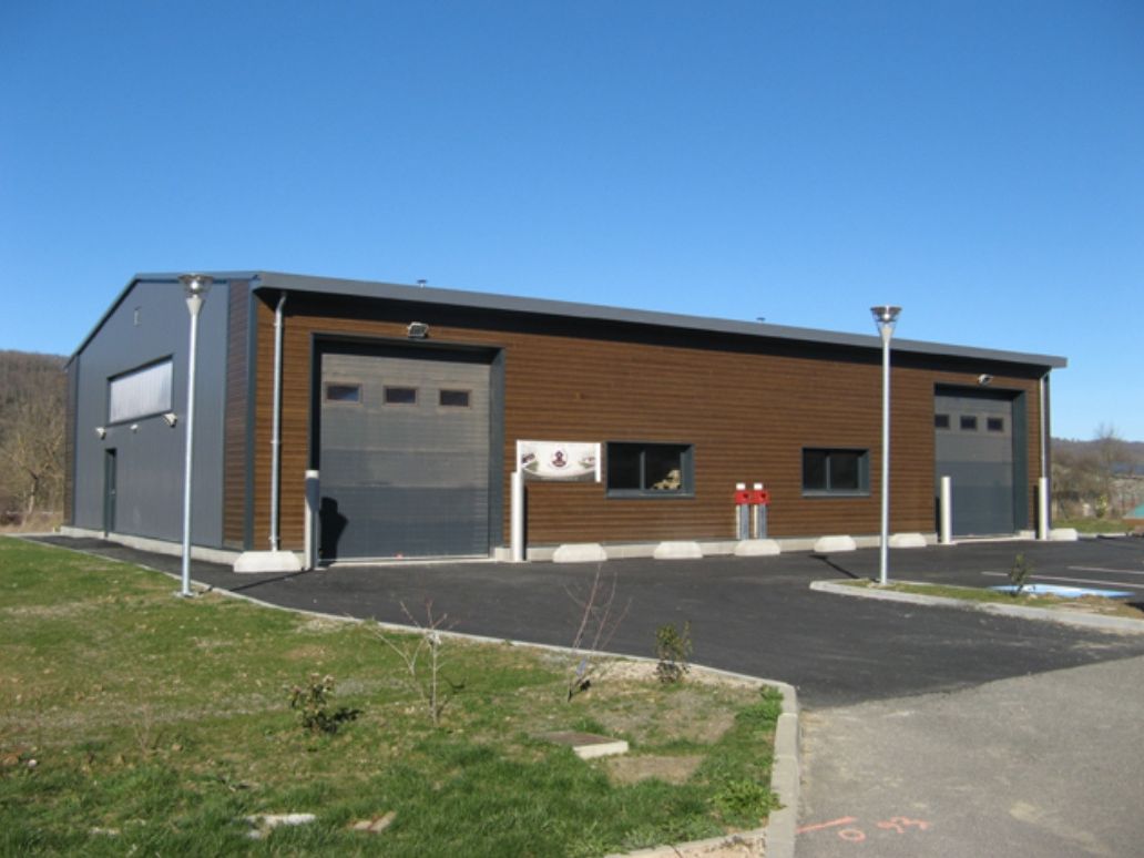 Location entrepôts 147 m² non divisibles