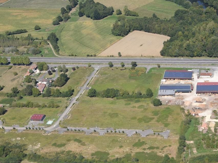 Location entrepôts 147 m² non divisibles