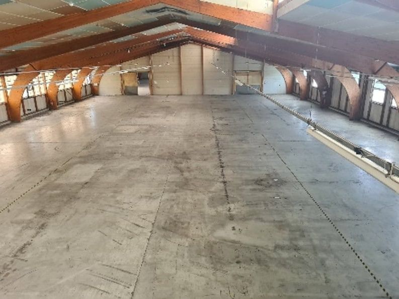 Location entrepôts 3460 m² non divisibles