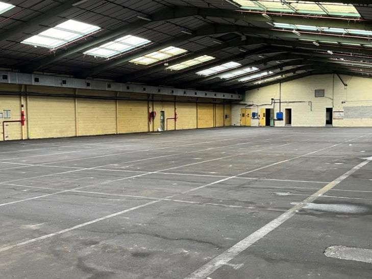 Vente entrepôts 6000 m² divisibles à partir de 1500 m²