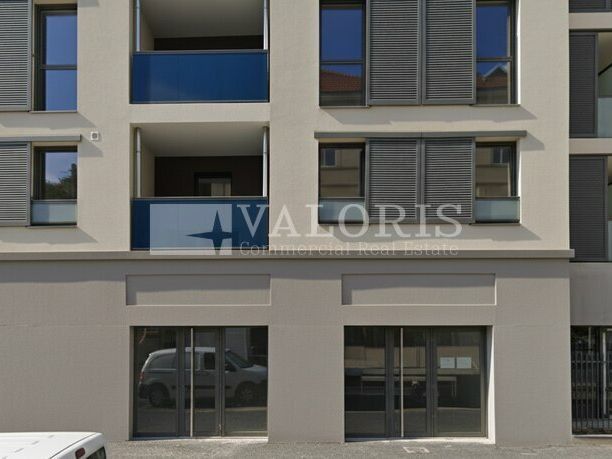 Valoris Real Estate vous propose une cellule commerciale à Villefranche sur Saône de 97 m² sur la rue Gantillon.