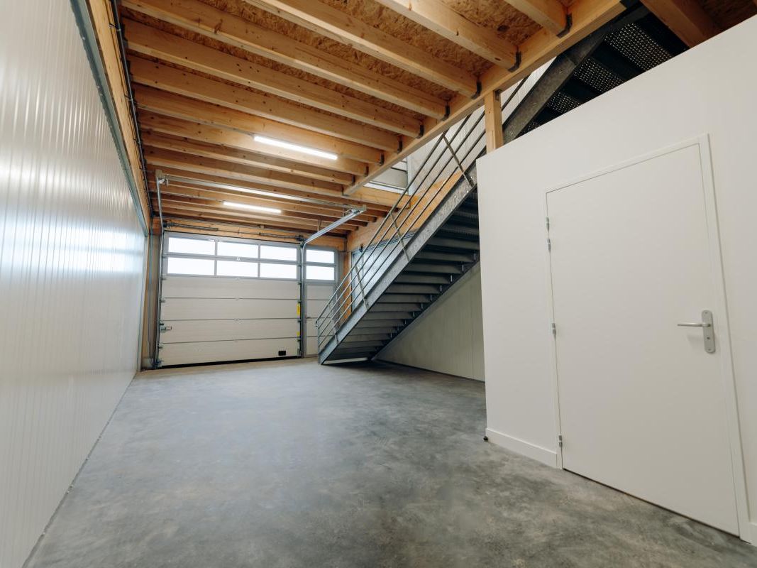 Location entrepôts 96 m² non divisibles