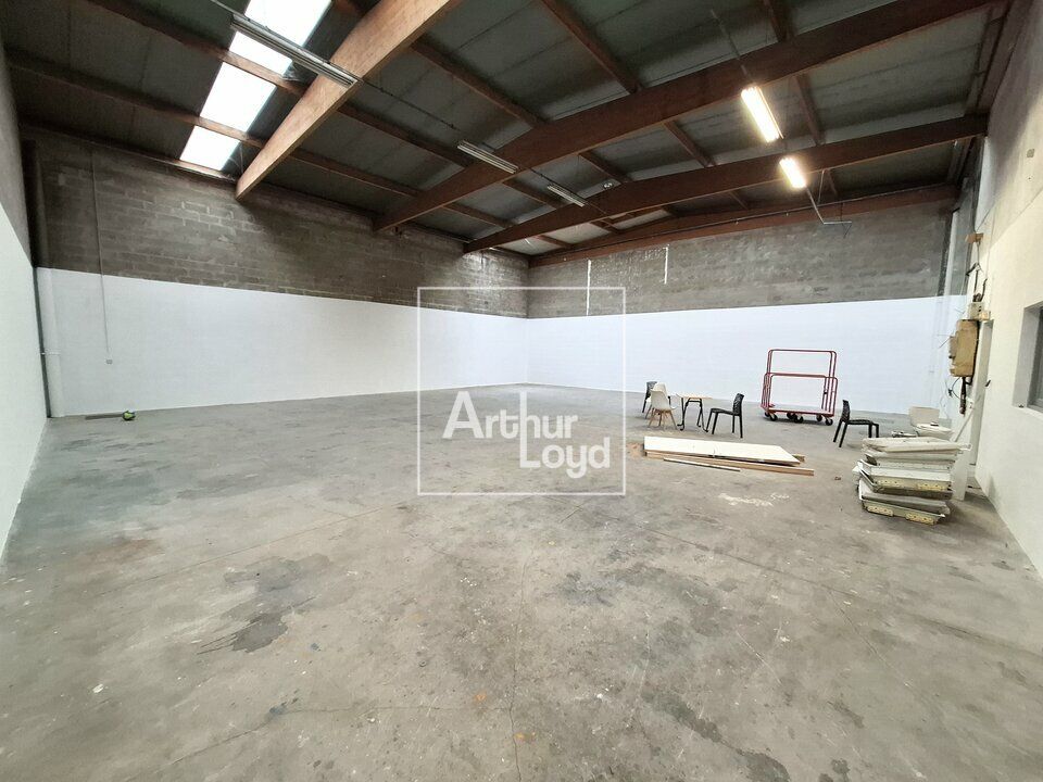 Location local d''activites 387 m² non divisibles
