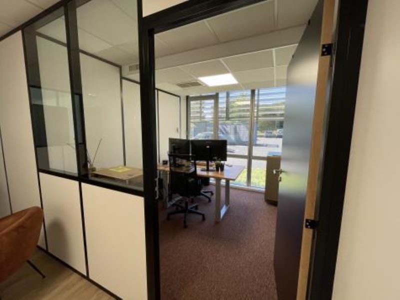 Location bureaux 140.00 m² à MERIGNAC