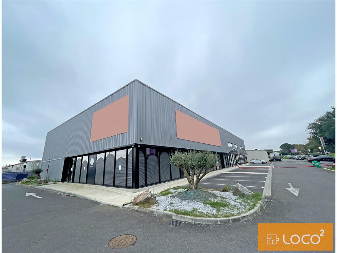 Location local commercial 800.00 m² à CORNEBARRIEU
