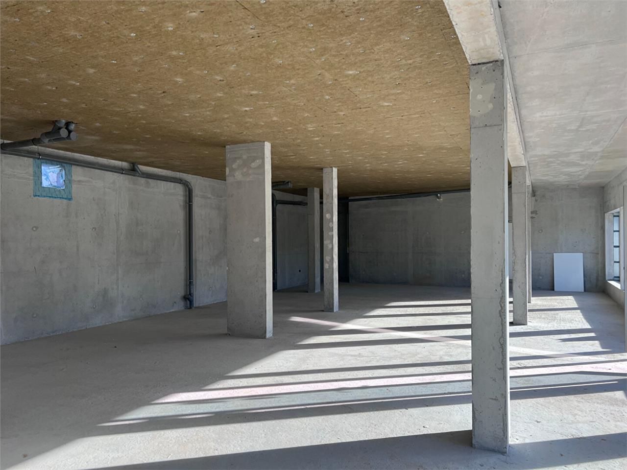 Location local commercial 172.20 m² à EPRON