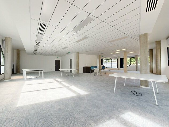 244 m² pour ce bureaux en location à Champagne au mont d'or