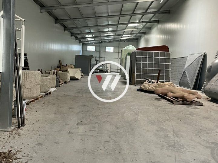 Location local d''activites 1045 m² divisibles à partir de 1015 m²