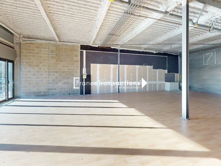 A LOUER LOCAL COMMERCIAL 155 m² AUCH ZONE COMMERCIALE