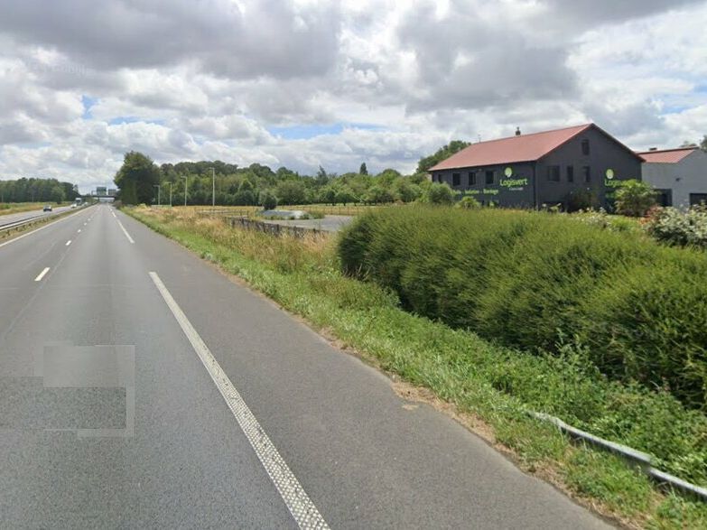 Location local d''activites 489 m² non divisibles