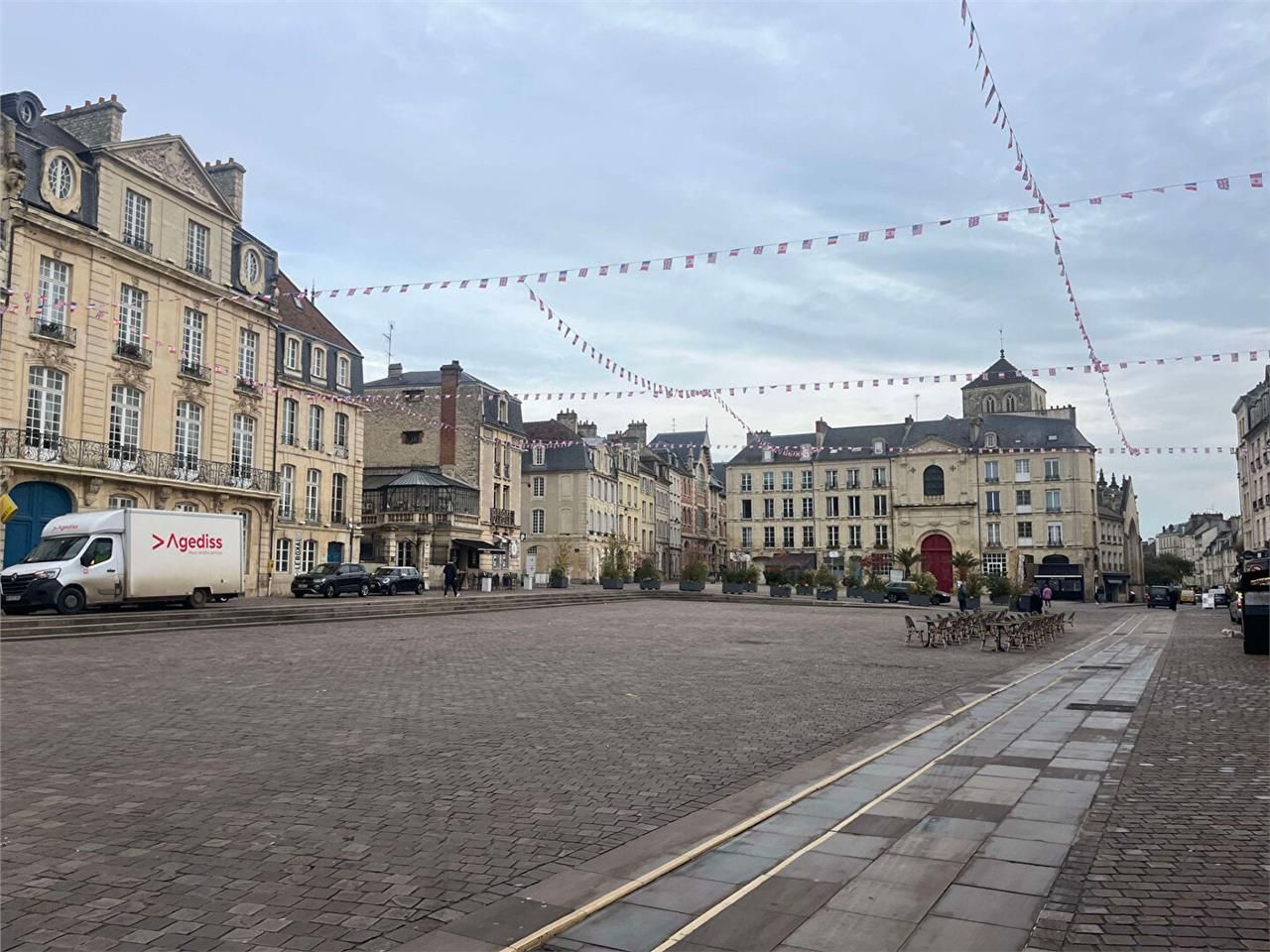 Location local commercial 172.00 m² à CAEN