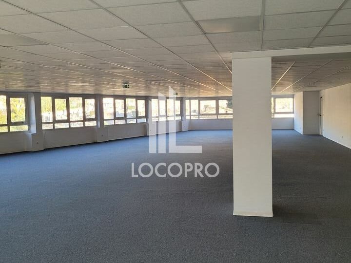  A LOUER - BUREAUX - 301 M² -  LE CANNET