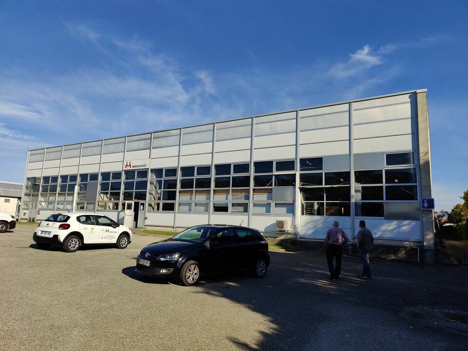 Location local d''activites 2669 m² non divisibles