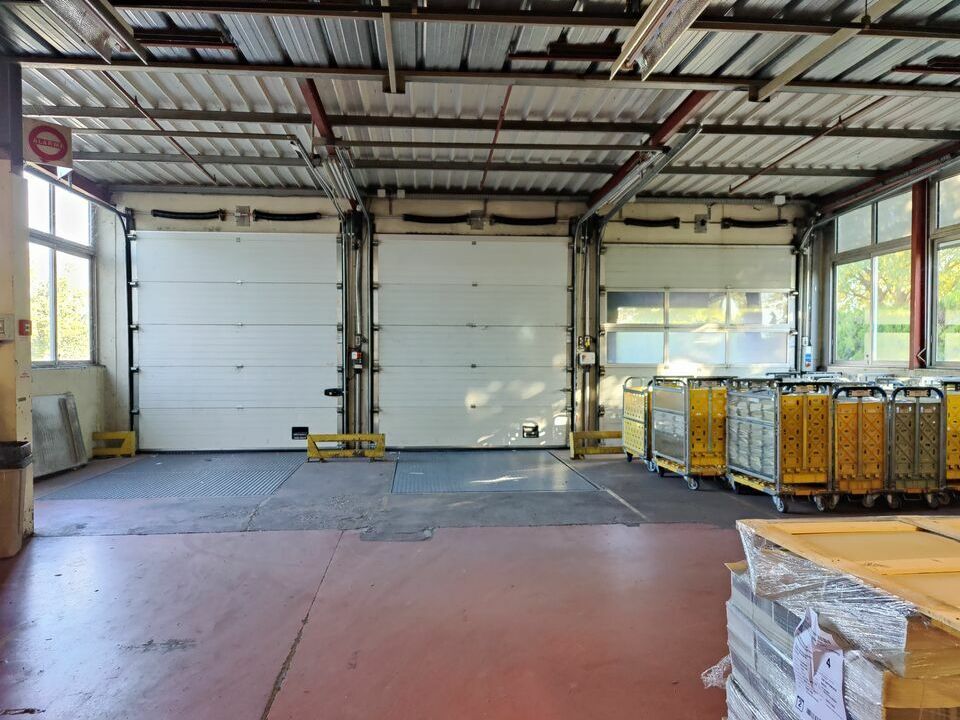 À Vendre / À Louer : Local d'Activités Indépendant de 2 669 m² à Valence - Grand Terrain de 9 500 m²