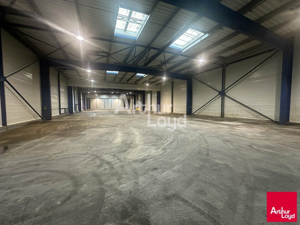 Location local d''activites 2000 m² divisibles à partir de 1000 m²