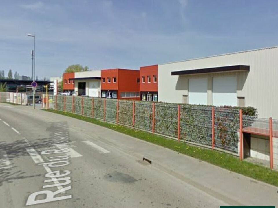 Location local d''activites 120 m² non divisibles