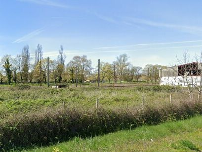 Location local d''activites 1050 m² non divisibles