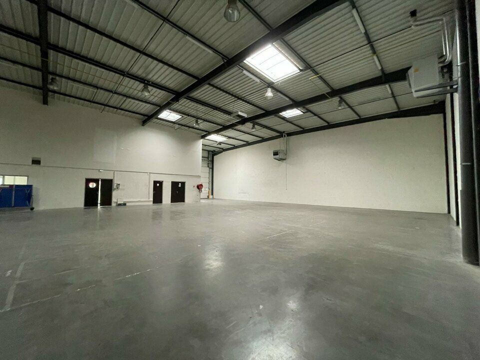 Location local d''activites 493 m² non divisibles
