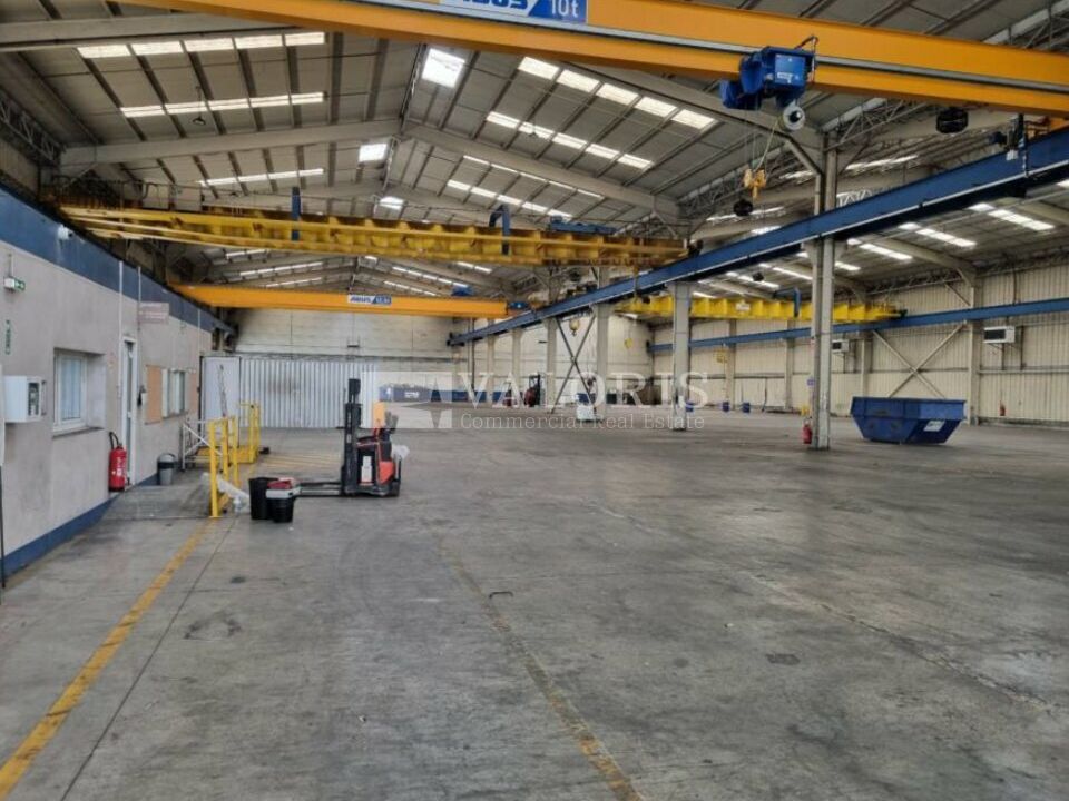Valoris Real Estate vous propose un bâtiment industriel avec plusieurs ponts roulants RARE à la location
