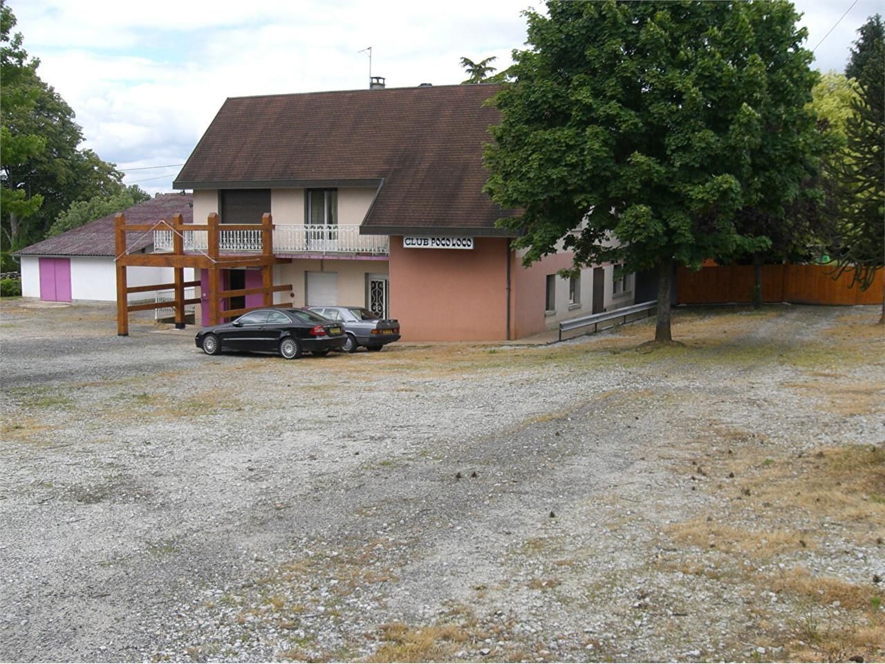 Location local commercial 454.00 m² à SAINT LEONARD DE NOBLAT