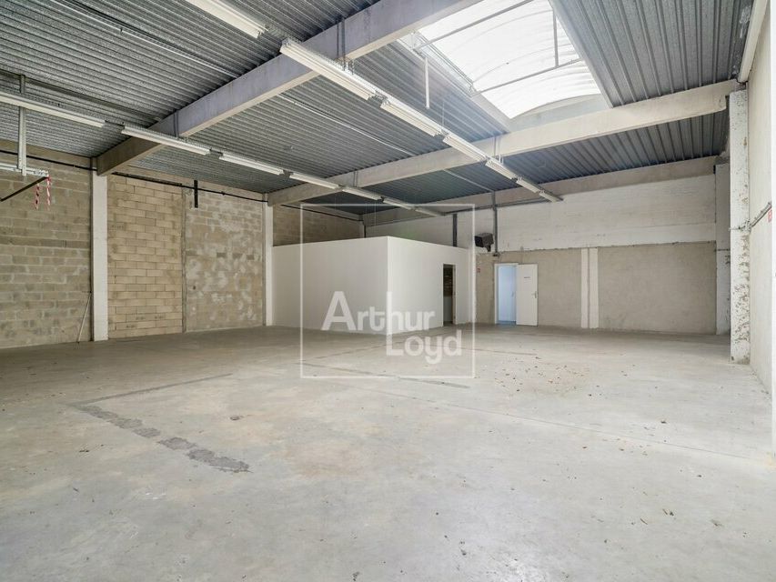Location local d''activites 385 m² non divisibles