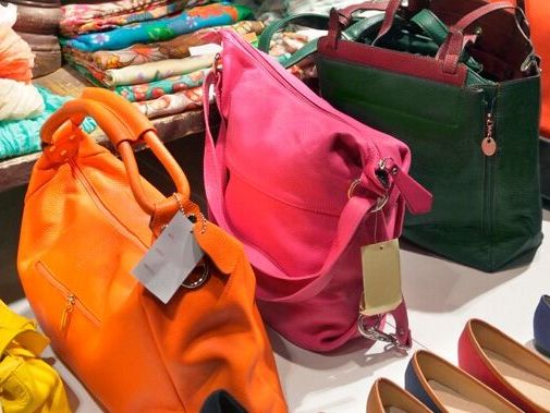 Location local commercial 110.00 m² à BORDEAUX