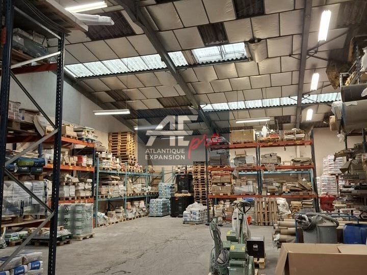 Location local d''activites 717 m² non divisibles