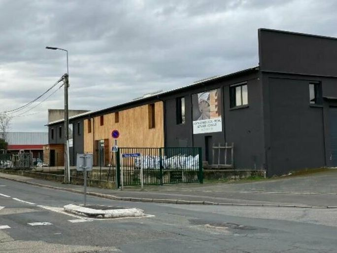 Location local d''activites 904 m² non divisibles