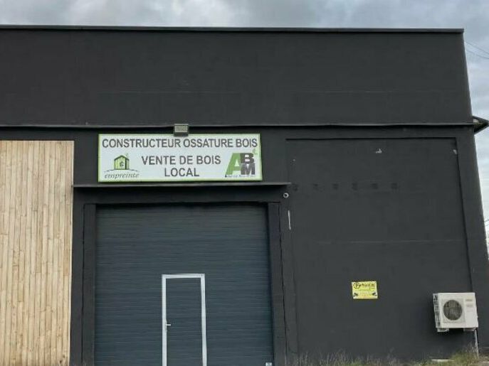 À Louer : Local d'Activités de 904 m² à Villefranche-sur-Saône - Proche Autoroute