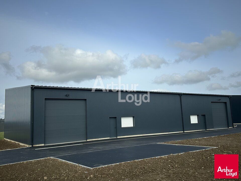 Location local d''activites 480 m² divisibles à partir de 240 m²