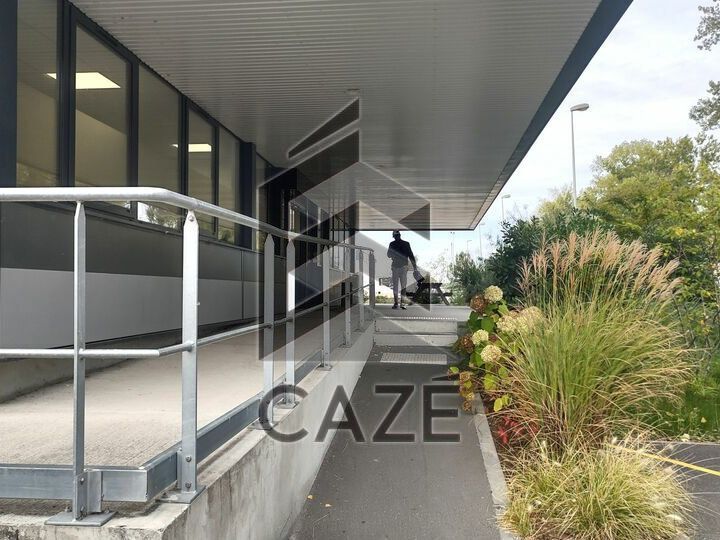  A VENDRE ENTREPÔT - PROCHE ROCADE - BRUGES