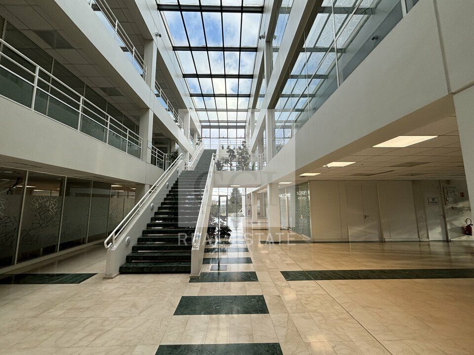 À Louer : Bureaux Aménagés et Cloisonnés à Bron - Proximité A42