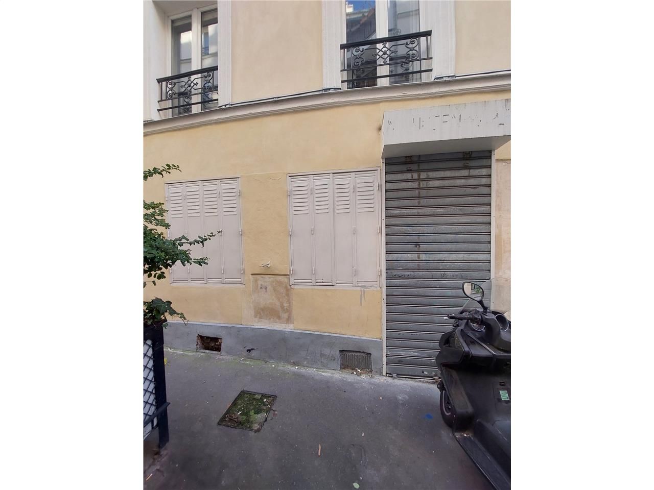Location boutique 33 m² à PARIS 11