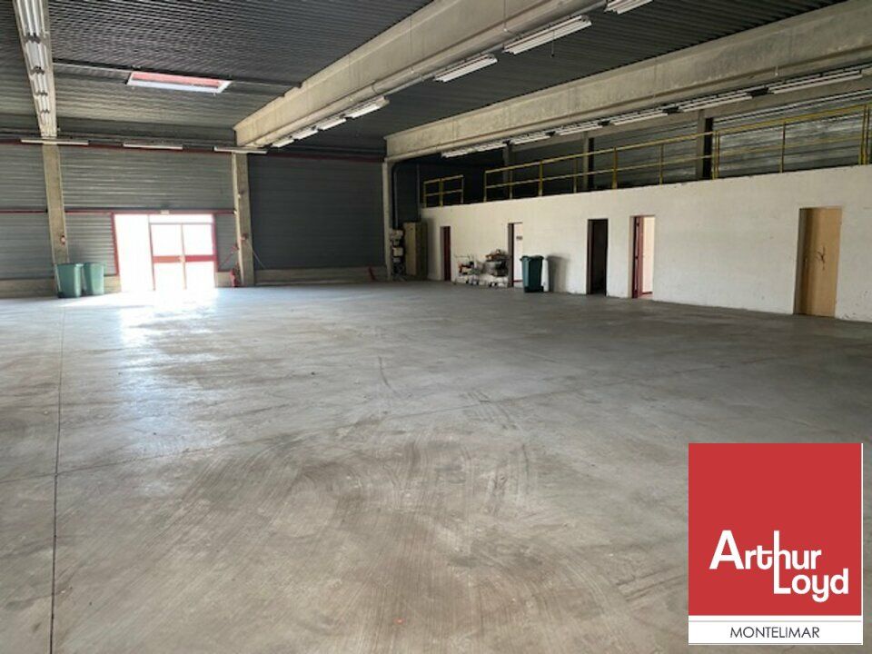 Location local d''activites 1200 m² divisibles à partir de 600 m²