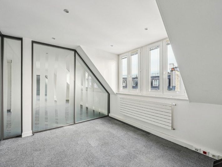 85 m² pour ce bureaux en location à Paris