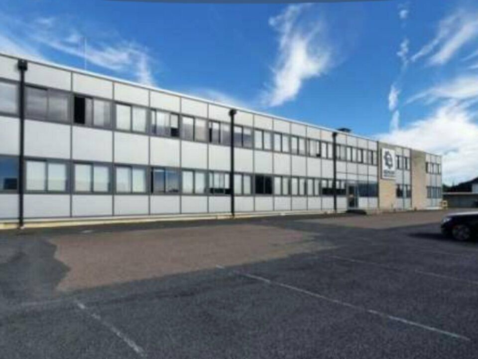 Vente local d''activites 800 m² non divisibles