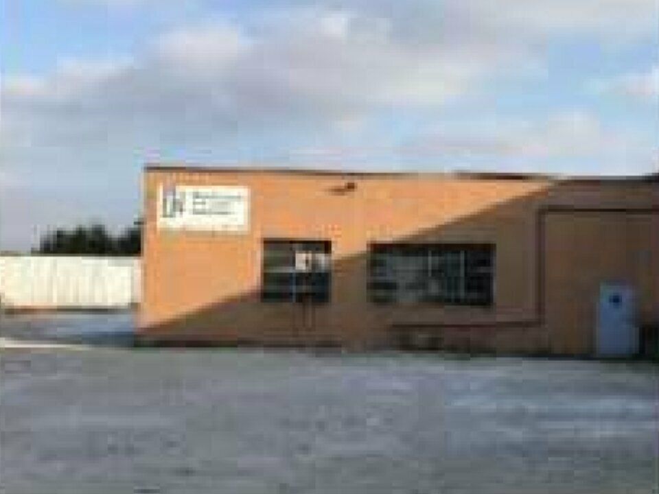 Location local d''activites 850 m² non divisibles
