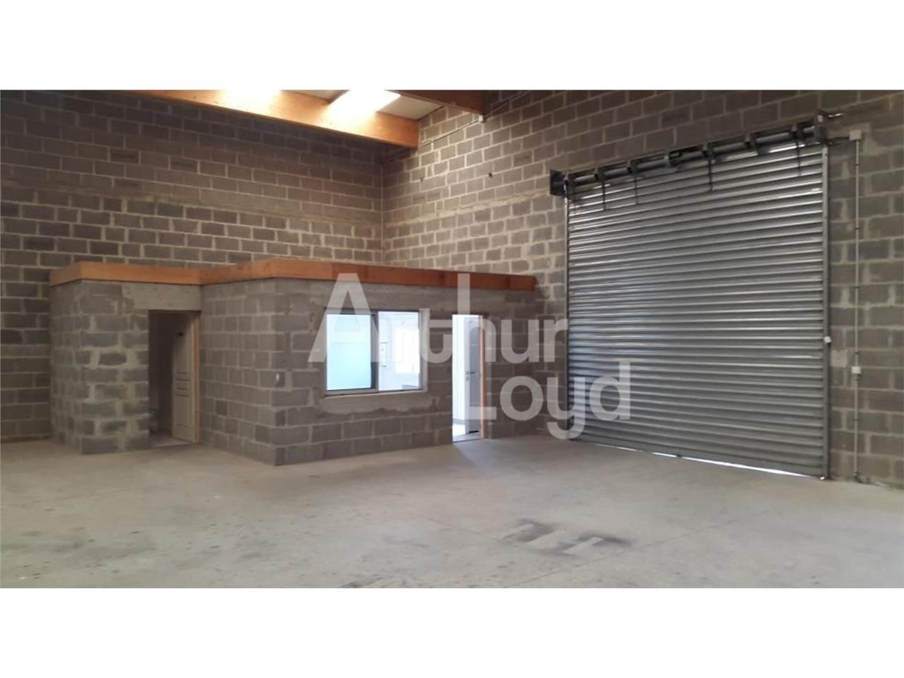 Location local 219.00 m² à MONDEVILLE