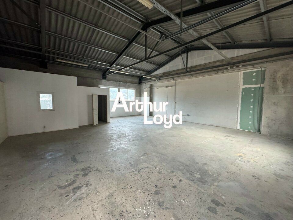 Location local d''activites 180 m² non divisibles