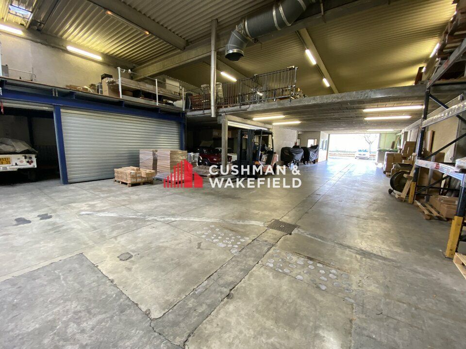 Location local d''activites 750 m² non divisibles