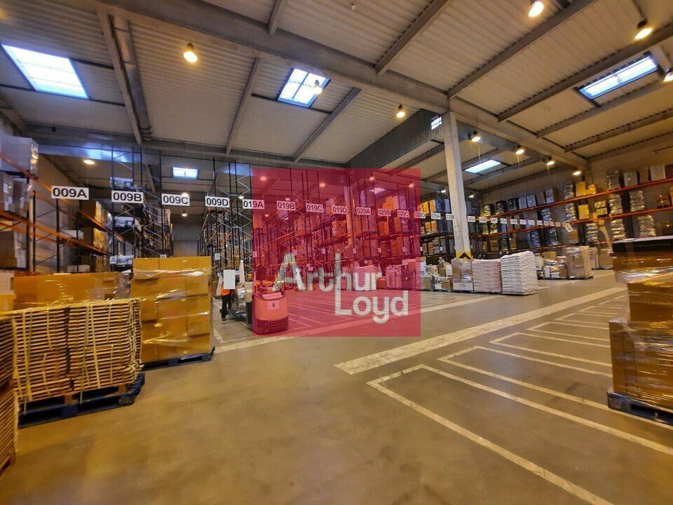 COURNON D'AUVERGNE ZI A LOUER ENTREPÔT 3 030 M²