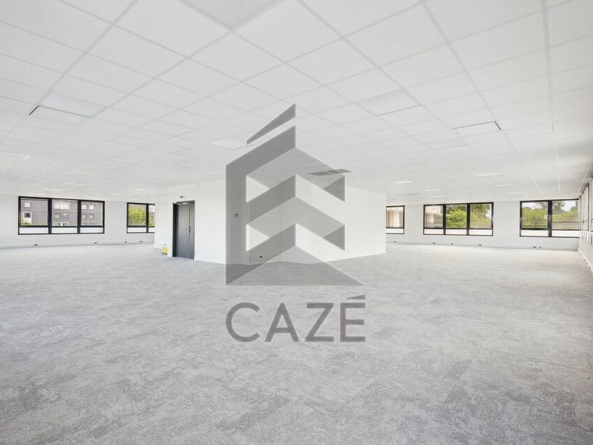 SUPERBES BUREAUX A LOUER - PIED DE TRAMWAY - MERIGNAC